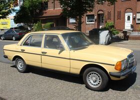 Мерседес 200 1983 в Европе на Automoto.ua Оранжевый Мерседес 200, объемом двигателя 1.97 л и пробегом 160 тыс. км за 8273 $, фото 3 на Automoto.ua