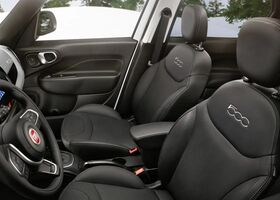 Fiat 500L 2020 року перший ряд сидінь