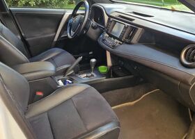 Тойота РАВ 4 2016 в Европе на Automoto.ua Белый Тойота РАВ 4, объемом двигателя 2.49 л и пробегом 140 тыс. км за 20956 $, фото 2 на Automoto.ua