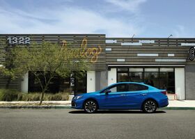 Кузов седана Subaru Impreza в профиль