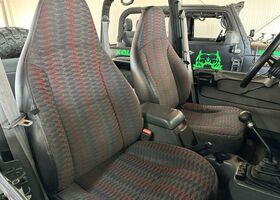 Джип Wrangler 1999 у Європі на Automoto.ua Чорний Джип Wrangler, об'ємом двигуна 3.96 л та пробігом 150 тис. км за 24900 $, фото 9 на Automoto.ua