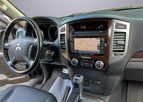 Міцубісі Паджеро 2016 у Європі на Automoto.ua Чорний Міцубісі Паджеро, об'ємом двигуна 3.2 л та пробігом 175 тис. км за 29117 $, фото 13 на Automoto.ua