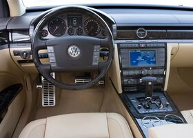 Фольксваген Фаетон, Седан 2002 - н.в. 4,2 V8 Long  4Motion