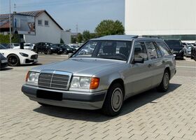 Мерседес 200 1993 в Европе на Automoto.ua Серебряный Мерседес 200, объемом двигателя 2 л и пробегом 287 тыс. км за 4116 $, фото 1 на Automoto.ua