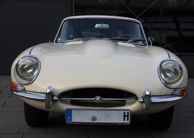 Білий Ягуар E-Type, об'ємом двигуна 4.2 л та пробігом 61 тис. км за 92237 $, фото 2 на Automoto.ua