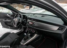 Альфа Ромео Giulietta, об'ємом двигуна 1.96 л та пробігом 215 тис. км за 6026 $, фото 15 на Automoto.ua