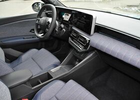 Рено R 4 2025 в Европе на Automoto.ua Синий Рено R 4, объемом двигателя 0 л и пробегом 400 тыс. км за 41440 $, фото 10 на Automoto.ua