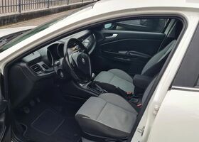 Альфа Ромео Giulietta 2011 у Європі на Automoto.ua Білий Альфа Ромео Giulietta, об'ємом двигуна 1 л та пробігом 200 тис. км за 6175 $, фото 12 на Automoto.ua