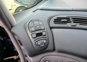 Рено Гранд Еспейс 2002 у Європі на Automoto.ua Синій Рено Гранд Еспейс, об'ємом двигуна 2 л та пробігом 330 тис. км за 2184 $, фото 15 на Automoto.ua