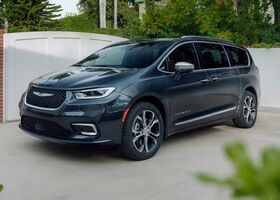 Мінівен Chrysler Pacifica 2021 чорного кольору