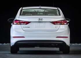 Hyundai Elantra 2016 на тест-драйве, фото 4