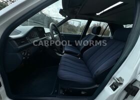 Мерседес 200 1988 в Европе на Automoto.ua Белый Мерседес 200, объемом двигателя 1.98 л и пробегом 196 тыс. км за 8841 $, фото 13 на Automoto.ua