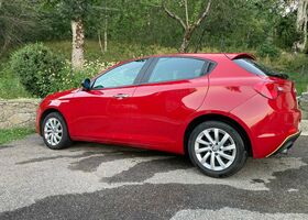 Червоний Альфа Ромео Giulietta, об'ємом двигуна 1.37 л та пробігом 168 тис. км за 9287 $, фото 4 на Automoto.ua