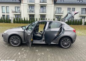 Альфа Ромео Giulietta 2016 у Європі на Automoto.ua Сірий Альфа Ромео Giulietta, об'ємом двигуна 1 л та пробігом 159 тис. км за 8717 $, фото 16 на Automoto.ua