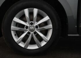 Фольксваген Туран 2019 у Європі на Automoto.ua Сірий Фольксваген Туран, об'ємом двигуна 1.5 л та пробігом 139 тис. км за 27885 $, фото 12 на Automoto.ua