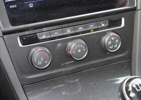 Фольксваген Гольф 2018 в Европе на Automoto.ua Белый Фольксваген Гольф, объемом двигателя 1 л и пробегом 93 тыс. км за 16297 $, фото 10 на Automoto.ua