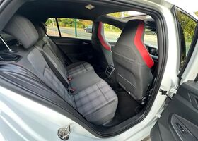 Фольксваген Гольф ГТІ 2021 у Європі на Automoto.ua Білий Фольксваген Гольф ГТІ, об'ємом двигуна 1.98 л та пробігом 6 тис. км за 43098 $, фото 10 на Automoto.ua