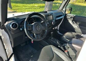 Джип Вранглер 2017 в Европе на Automoto.ua Белый Джип Вранглер, объемом двигателя 2.78 л и пробегом 111 тыс. км за 32200 $, фото 13 на Automoto.ua