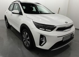 Белый Киа Stonic, объемом двигателя 1 л и пробегом 74 тыс. км за 18138 $, фото 4 на Automoto.ua