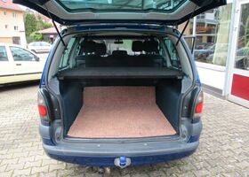 Рено Гранд Еспейс 2002 у Європі на Automoto.ua Синій Рено Гранд Еспейс, об'ємом двигуна 2 л та пробігом 330 тис. км за 2184 $, фото 10 на Automoto.ua