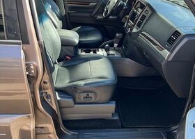 Міцубісі Паджеро 2017 у Європі на Automoto.ua Коричневий Міцубісі Паджеро, об'ємом двигуна 3.2 л та пробігом 140 тис. км за 40632 $, фото 3 на Automoto.ua