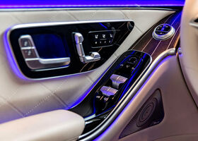 Підсвітка салону нового Mercedes-Benz S-Class 2021