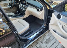 Мерседес Ц-Клас 2019 у Європі на Automoto.ua Чорний Мерседес Ц-Клас, об'ємом двигуна 1 л та пробігом 166 тис. км за 20073 $, фото 14 на Automoto.ua