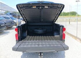 Шевроле Сильверадо 2024 в Европе на Automoto.ua Черный Шевроле Сильверадо, объемом двигателя 6.16 л и пробегом 30 тыс. км за 93702 $, фото 7 на Automoto.ua