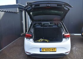 Фольксваген ID.3 2020 в Европе на Automoto.ua Белый Фольксваген ID.3, объемом двигателя 0 л и пробегом 154 тыс. км за 11192 $, фото 11 на Automoto.ua