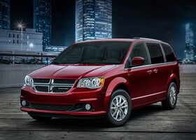 Dodge Grand Caravan 2020 красного цвета