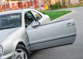Мерседес ЦЛК-Клас 1997 у Європі на Automoto.ua Сірий Мерседес ЦЛК-Клас, об'ємом двигуна 2.3 л та пробігом 173 тис. км за 15900 $, фото 9 на Automoto.ua