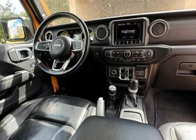 Джип Gladiator 2022 в Европе на Automoto.ua Черный Джип Gladiator, объемом двигателя 2.99 л и пробегом 50 тыс. км за 44484 $, фото 5 на Automoto.ua