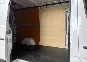 Фольксваген Крафтер 2015 в Европе на Automoto.ua Белый Фольксваген Крафтер, объемом двигателя 1.97 л и пробегом 255 тыс. км за 12448 $, фото 8 на Automoto.ua