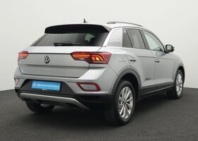 Фольксваген Ті-Рок 2024 у Європі на Automoto.ua Срібний Фольксваген Ті-Рок, об'ємом двигуна 1.5 л та пробігом 30 тис. км за 37708 $, фото 4 на Automoto.ua