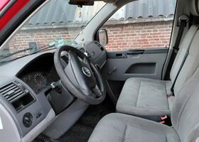 Фольксваген Transporter 2005 в Европе на Automoto.ua Красный Фольксваген Transporter, объемом двигателя 0 л и пробегом 379 тыс. км за 1755 $, фото 3 на Automoto.ua