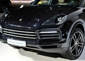 Чорний Порше Cayenne, об'ємом двигуна 3 л та пробігом 66 тис. км за 61935 $, фото 8 на Automoto.ua