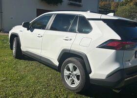 Тойота РАВ 4 2019 в Европе на Automoto.ua Белый Тойота РАВ 4, объемом двигателя 2.49 л и пробегом 150 тыс. км за 23530 $, фото 5 на Automoto.ua