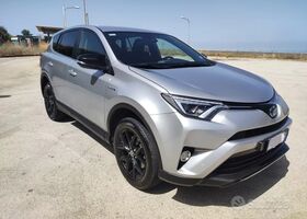 Тойота РАВ 4 2018 у Європі на Automoto.ua Срібний Тойота РАВ 4, об'ємом двигуна 2.49 л та пробігом 65 тис. км за 24666 $, фото 1 на Automoto.ua