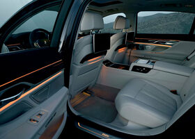 BMW 750 2016 на тест-драйве, фото 10