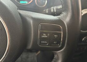 Джип Вранглер 2017 в Европе на Automoto.ua Белый Джип Вранглер, объемом двигателя 2.78 л и пробегом 120 тыс. км за 29990 $, фото 11 на Automoto.ua