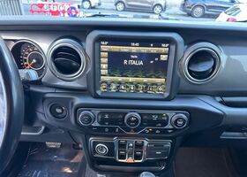 Джип Gladiator 2021 в Европе на Automoto.ua Серый Джип Gladiator, объемом двигателя 2.99 л и пробегом 82 тыс. км за 50223 $, фото 13 на Automoto.ua