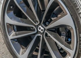 Bentley Bentayga 2018 на тест-драйве, фото 6