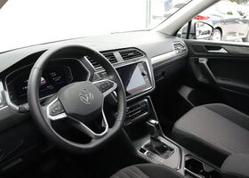 Фольксваген Tiguan Allspace 2024 у Європі на Automoto.ua Сірий Фольксваген Tiguan Allspace, об'ємом двигуна 1.5 л та пробігом 14 тис. км за 52257 $, фото 8 на Automoto.ua