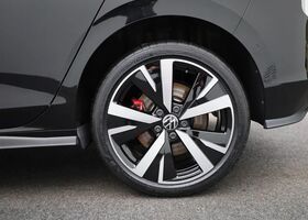 Фольксваген Golf GTE 2025 в Европе на Automoto.ua Черный Фольксваген Golf GTE, объемом двигателя 1.5 л и пробегом 12 тыс. км за 56965 $, фото 12 на Automoto.ua