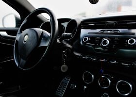 Синій Альфа Ромео Giulietta, об'ємом двигуна 1.74 л та пробігом 128 тис. км за 13029 $, фото 4 на Automoto.ua