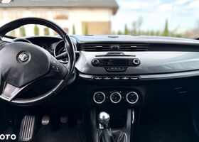 Альфа Ромео Giulietta 2012 у Європі на Automoto.ua Сірий Альфа Ромео Giulietta, об'ємом двигуна 1 л та пробігом 148 тис. км за 5691 $, фото 20 на Automoto.ua