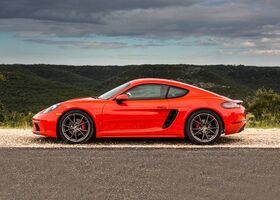 Вид спортивного купе Porsche Cayman  в профиль