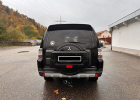 Міцубісі Паджеро 2007 у Європі на Automoto.ua Чорний Міцубісі Паджеро, об'ємом двигуна 3.2 л та пробігом 249 тис. км за 13182 $, фото 6 на Automoto.ua