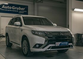 Білий Міцубісі Outlander PHEV, об'ємом двигуна 2.36 л та пробігом 30 тис. км за 32054 $, фото 2 на Automoto.ua