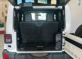 Джип Вранглер 2012 в Европе на Automoto.ua Белый Джип Вранглер, объемом двигателя 2.78 л и пробегом 172 тыс. км за 27290 $, фото 4 на Automoto.ua